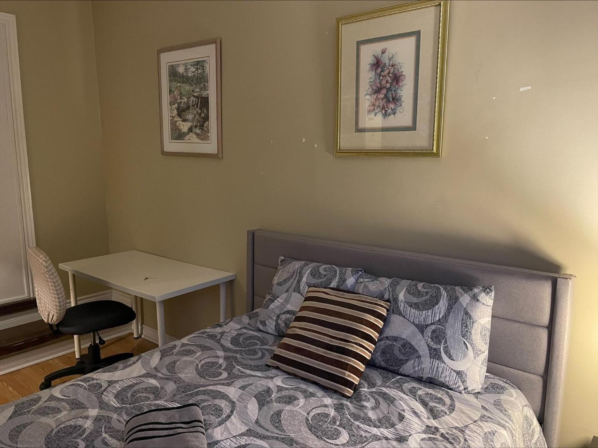 Bhf Near College & Hosp Self-Service Check-In So Fast Net Free Parking In Barrie Exterior photo