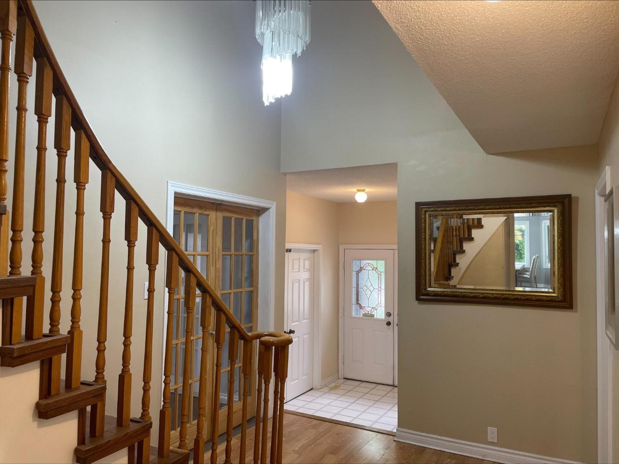 Bhf Near College & Hosp Self-Service Check-In So Fast Net Free Parking In Barrie Exterior photo